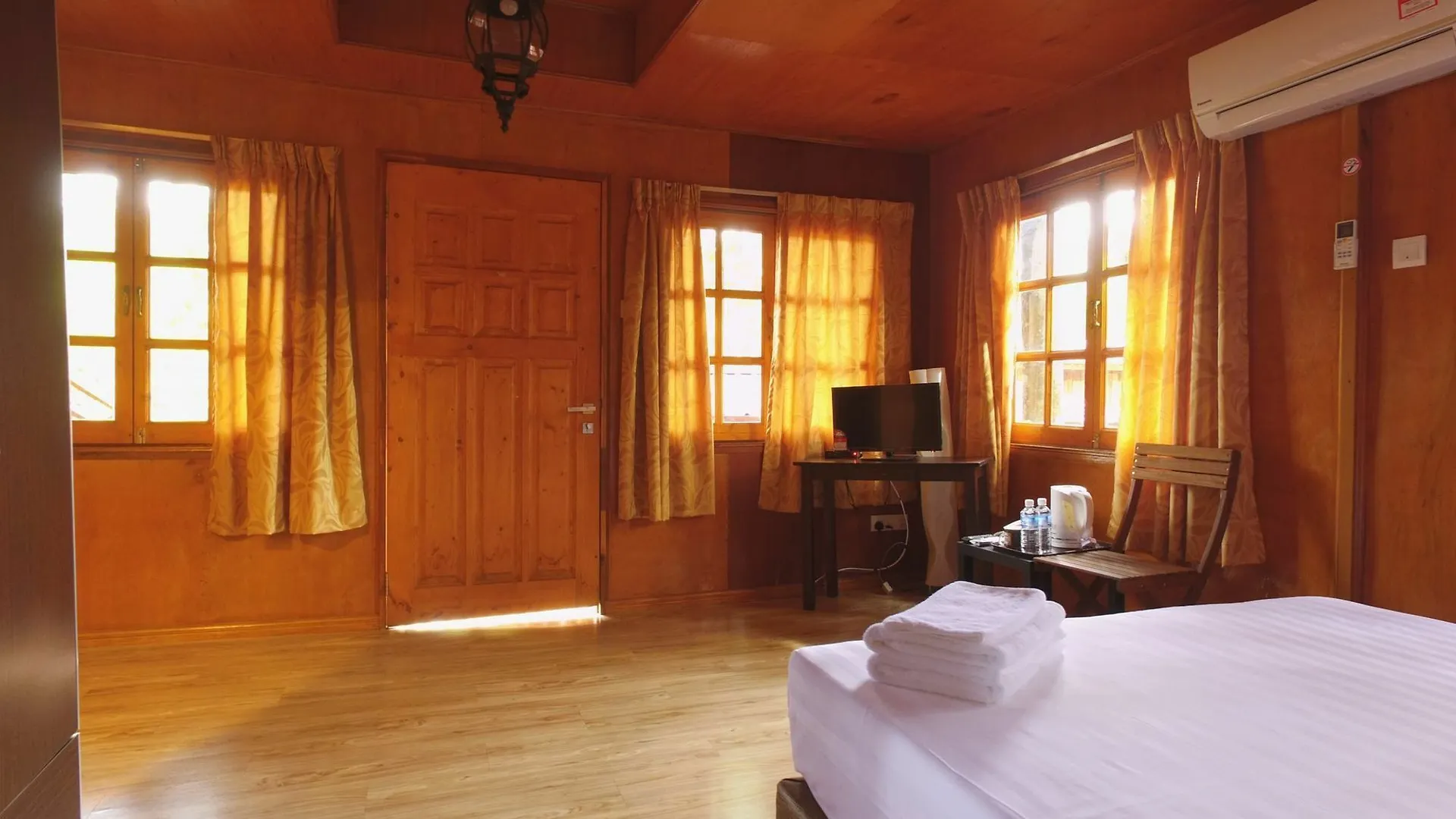 فندق Borneo Tree House كوتا كينابالو