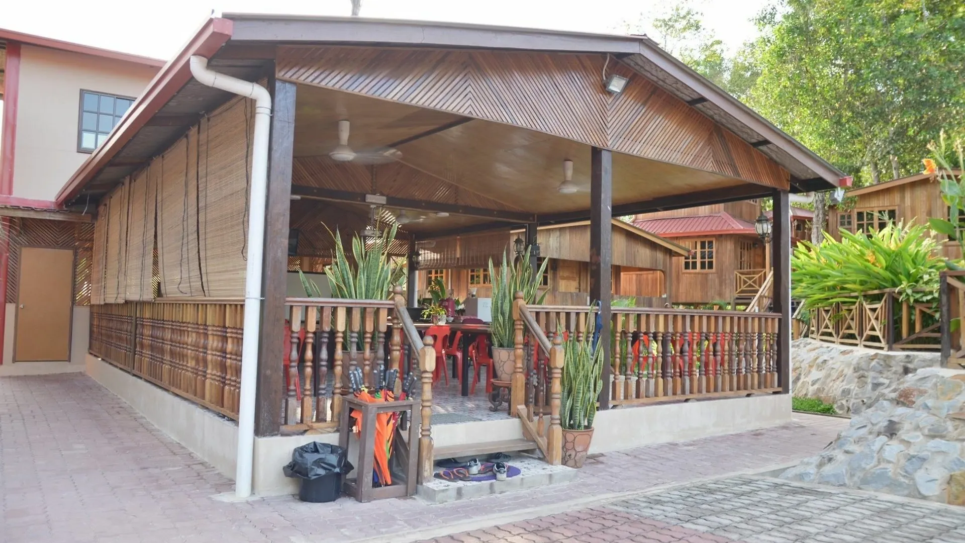 فندق Borneo Tree House كوتا كينابالو